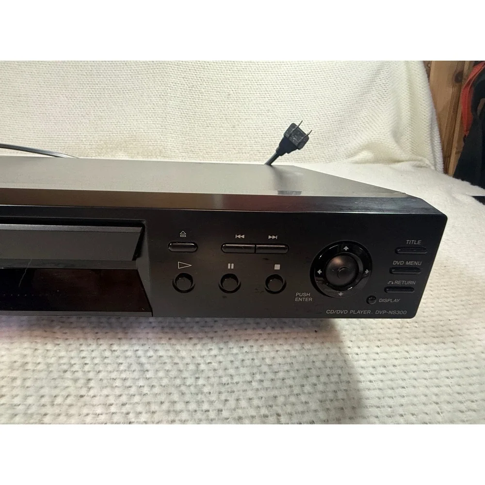 Sony DVP-NS300 DVD CD Player Black Block Noise Reduction with Remote and Cables